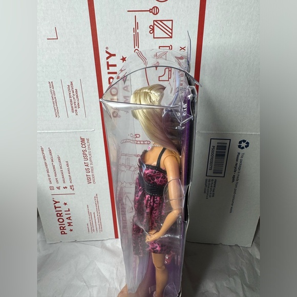 Barbie Fashionistas 2009 Wild Barbie - Picture 6 of 9